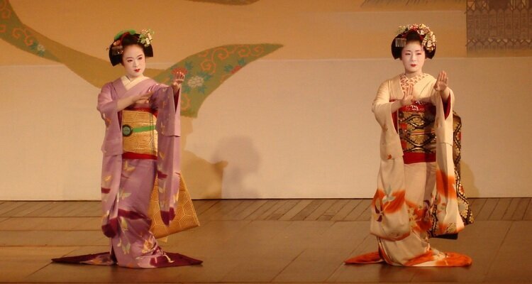 Watch a Traditional Geisha Show