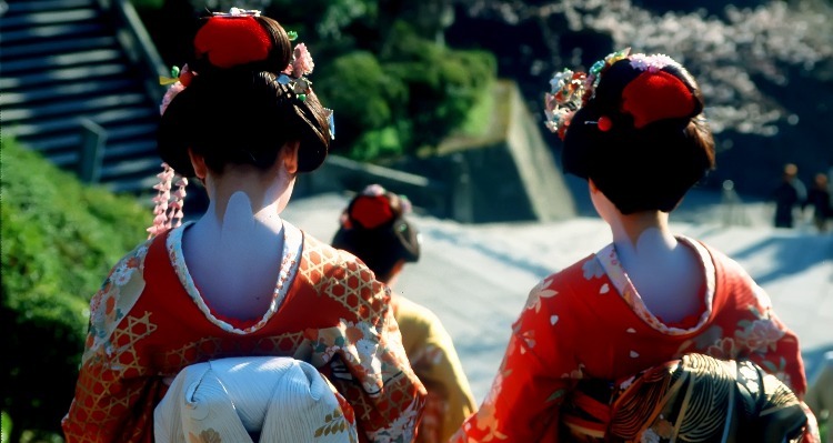 geishas in Kyoto