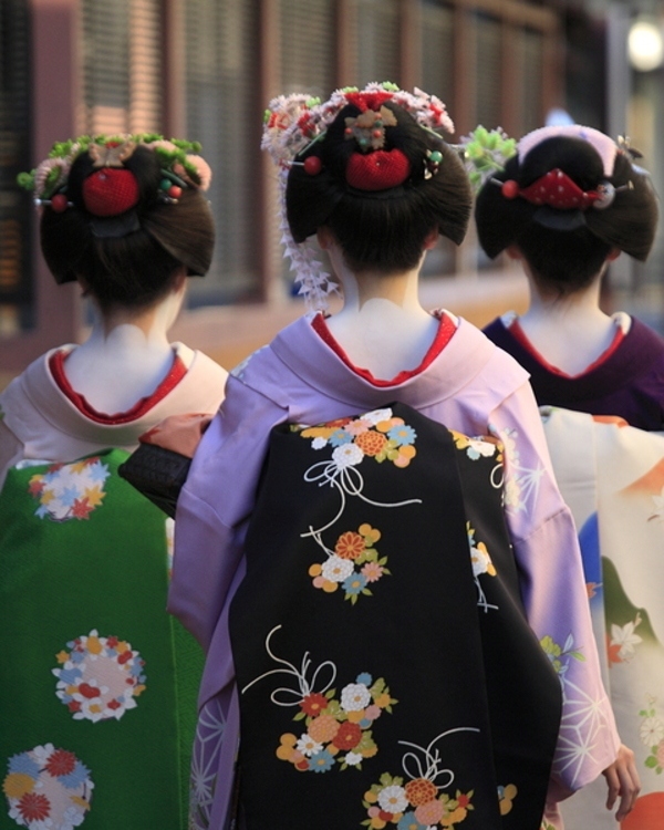 Spring Geisha performance in Kyoto