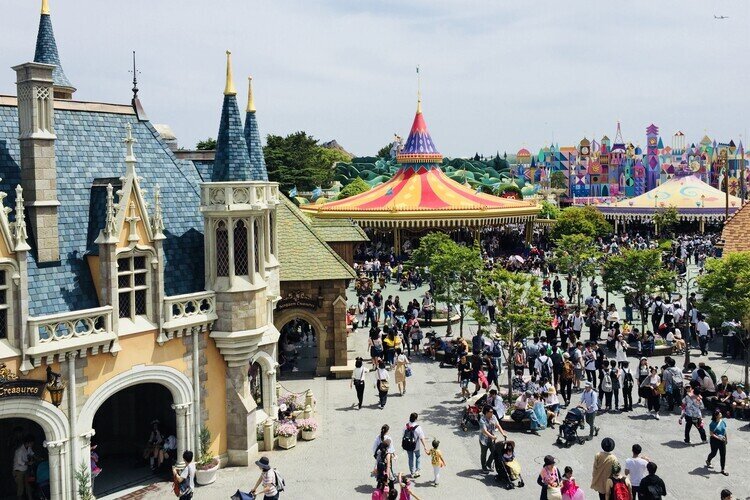 Tokyo Disneyland during summer vacation
