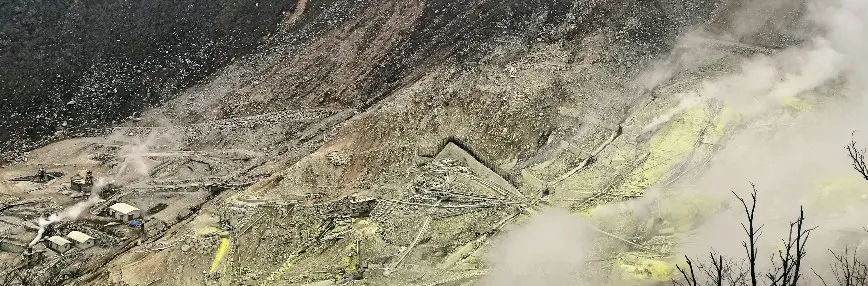 Sulfurous fumes over Mt Owakudani