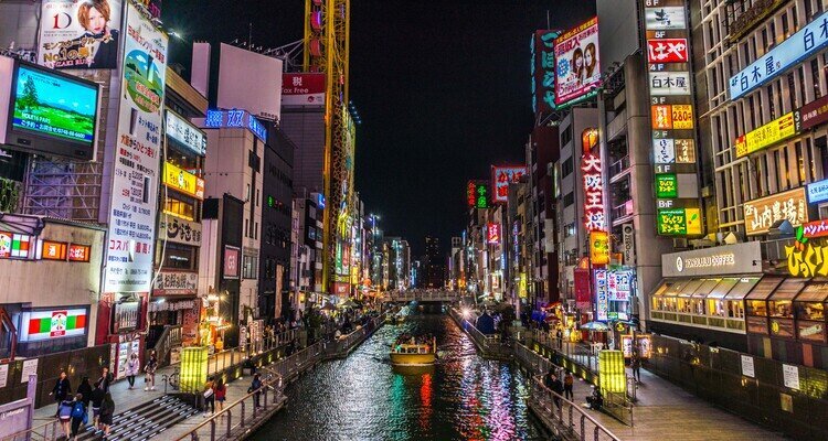 Dazzling nightlife in Shinsaibashi Osaka 