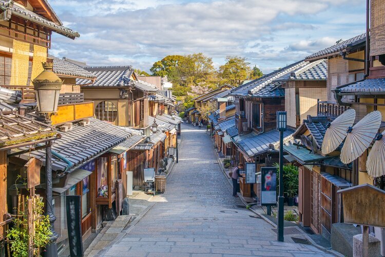 The old street to Kiyomizu-dera Temple
