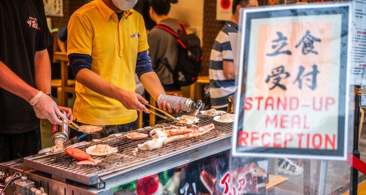 A small snack restaurant in Tsukiji Market in Tokyo