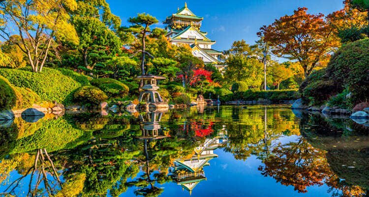 Autumn colors in Osaka  castle