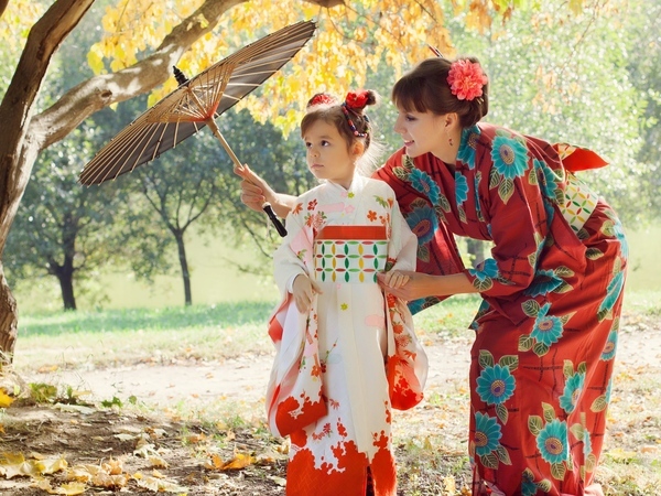 Kimono-wearing