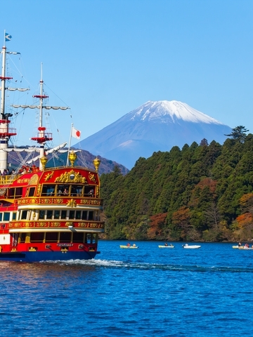 Enjoy the stunning scenery of Hakone
