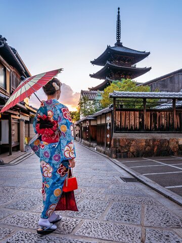 Wander Kyoto’s Geisha District in a Traditional Kimono