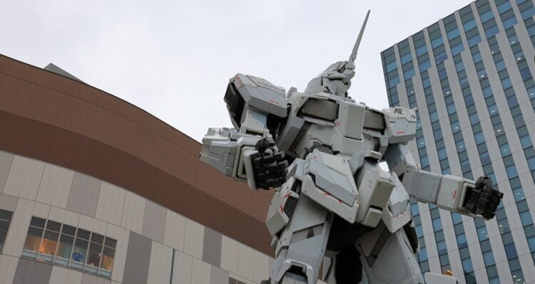 Gundam Statue