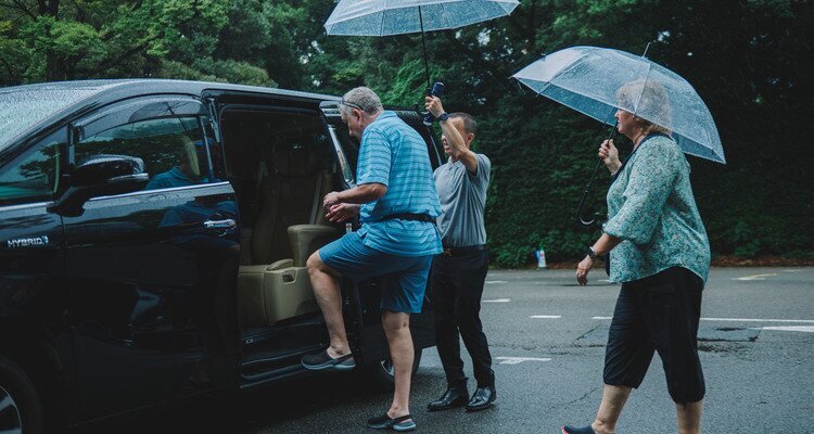 Our clients in Hakone, accompanied by our private guide and private car