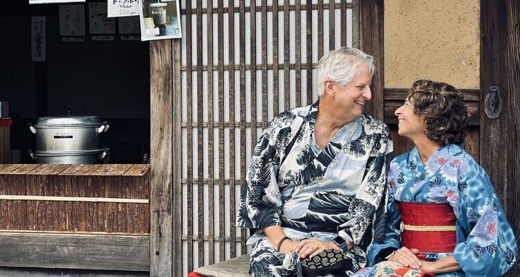 couples wear Kimono in Kyoto
