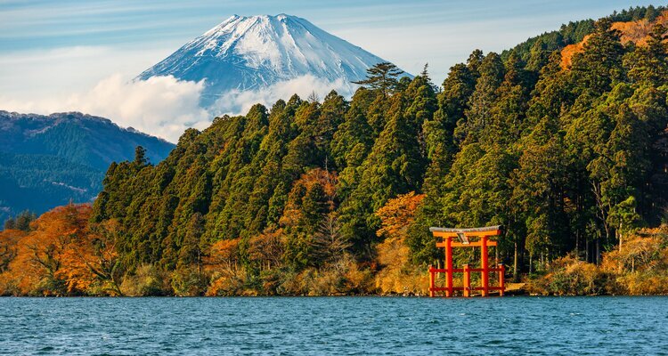 View Mount Fuji at Lake Ashi, Hakone