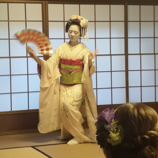 Geisha performance