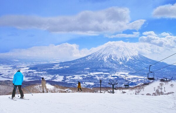 Your First Japan Ski Journey: How to Choose the Right Resort, Timing & Experience