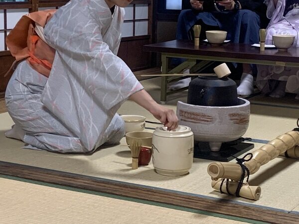 matcha-making