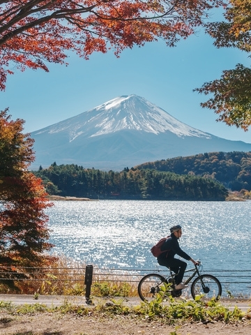 Cycling tour around Lake Yamanaka, the closest of the Fuji Five Lakes