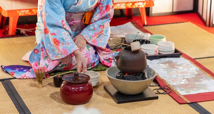 Tea Ceremony Kimono Experience
