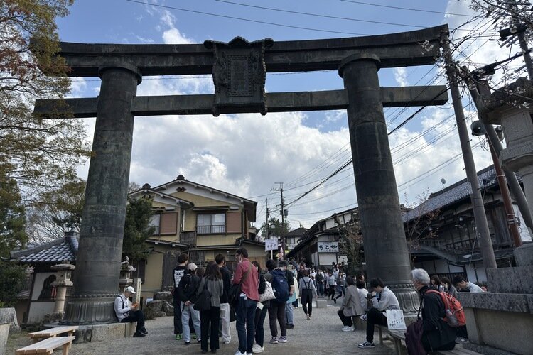 The crowd waiting to take the ropeway in Mount Yoshino