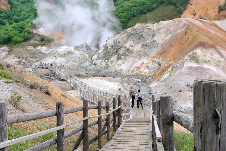 The sightseeing path at Noboribetsu Jigokudani