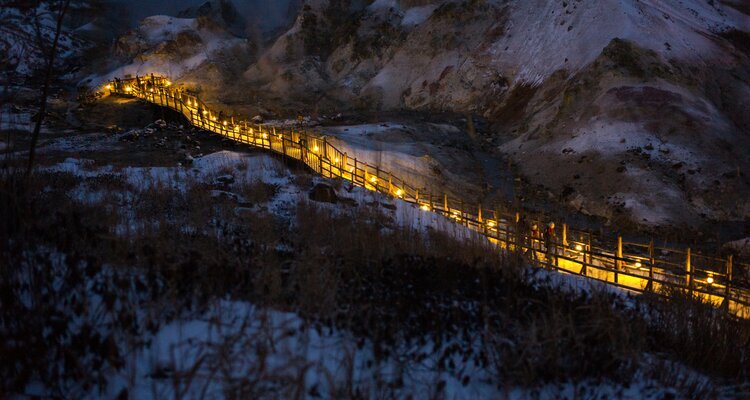Explore Noboribetsu Jigokudani at night