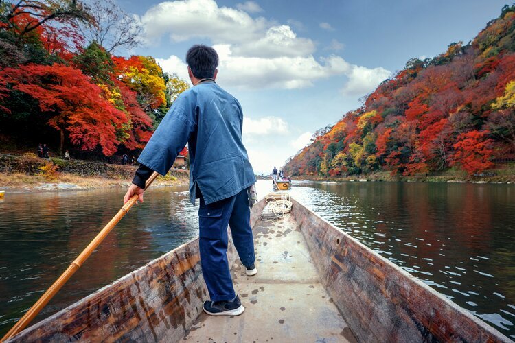 Boat ride to enjoy the fall foliage in Arashiyama