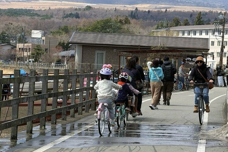 Children's bicycles are also available at Lake Yamanaka