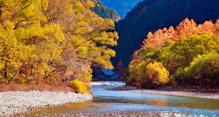 Autumn colors in kamikochi in November