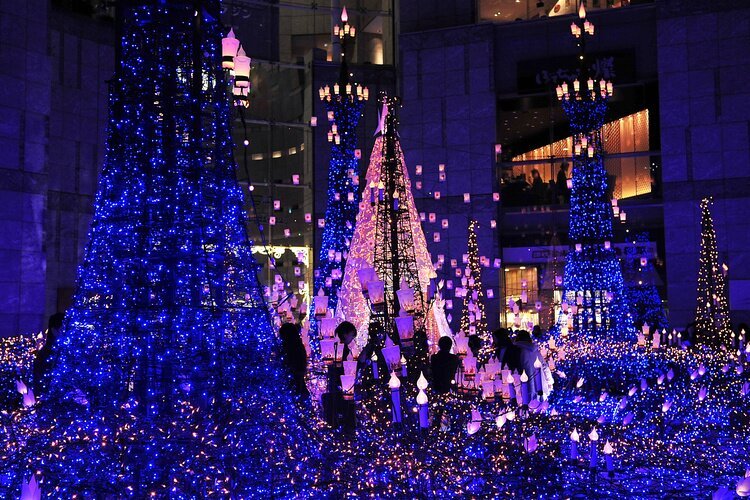 Christmas lighting in a shopping mall