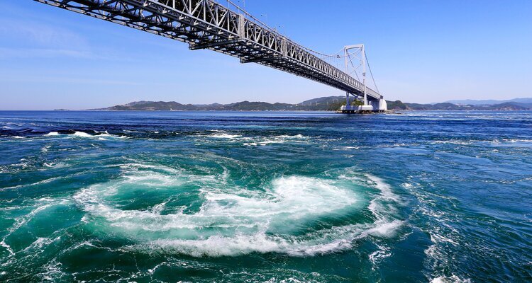 The best viewing time for the Naruto whirlpool.