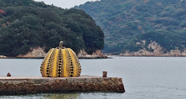 Yellow Pumpkin (by Yayoi Kusama)