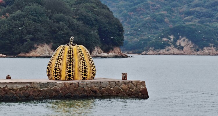 Yellow Pumpkin (by Yayoi Kusama)