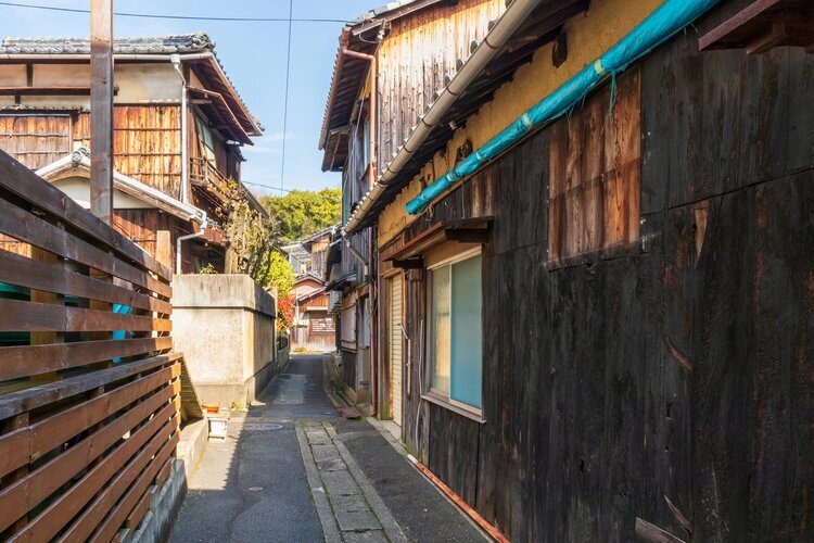 Beautiful narrow street in the old town of Naoshima