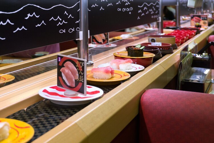 Most restaurants accept walk-ins