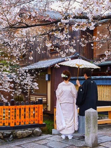 Wear a traditional Kimono
