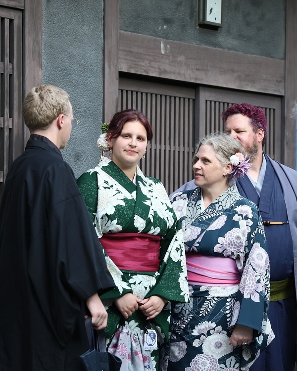 Kimono wearing