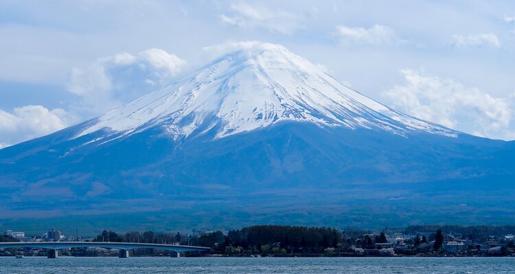 Mount Fuji with snow capped and blue sky at Lake kawaguchiko